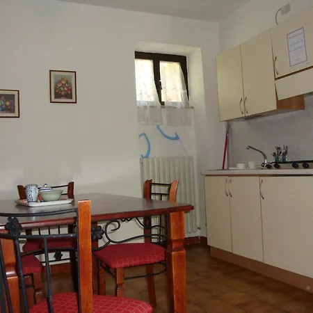 Affitta Il Ruscello アパートホテル Scheggino