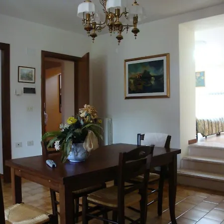 Affitta Il Ruscello アパートホテル Scheggino